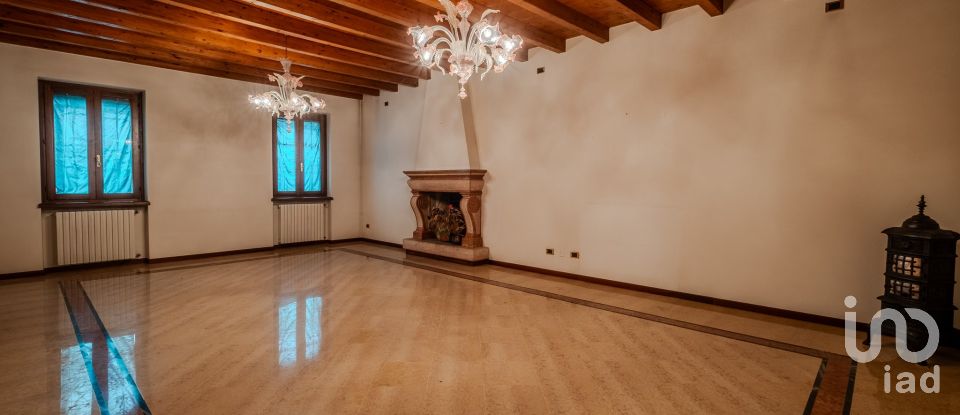 Country home 10 rooms of 460 m² in Castel Goffredo (46042)