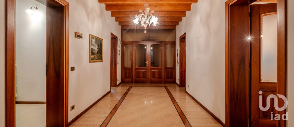 Country home 10 rooms of 460 m² in Castel Goffredo (46042)