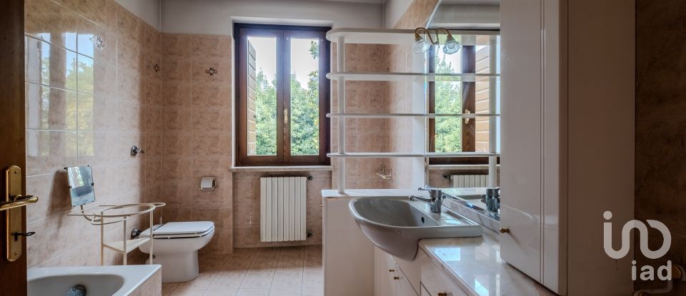 Country home 10 rooms of 460 m² in Castel Goffredo (46042)