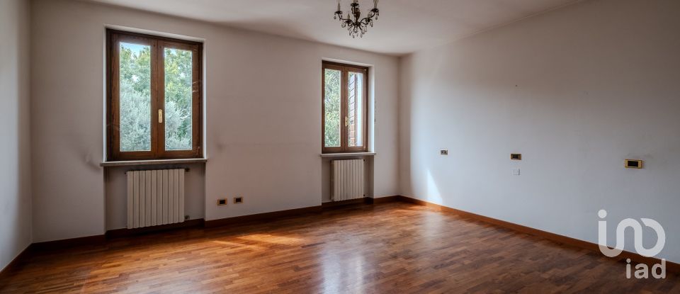 Country home 10 rooms of 460 m² in Castel Goffredo (46042)