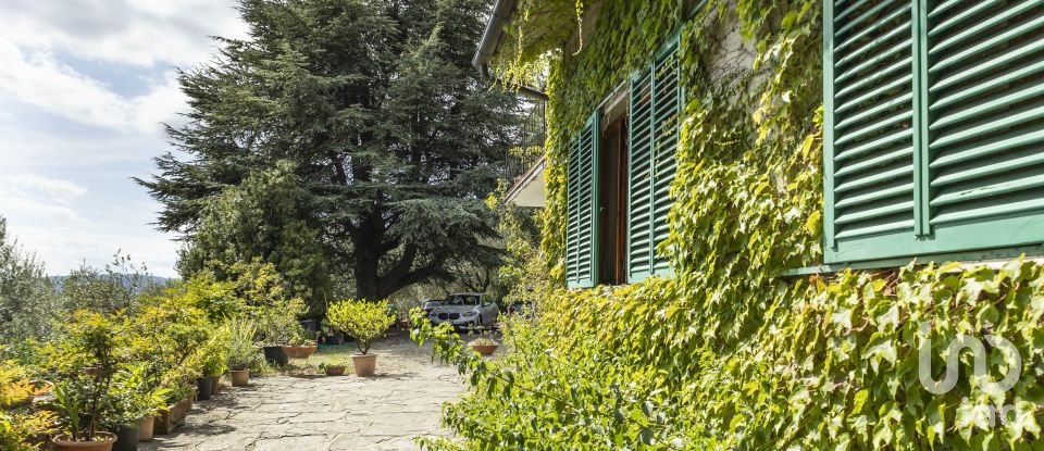 Casa indipendente 21 locali di 600 m² in Pistoia (51100)