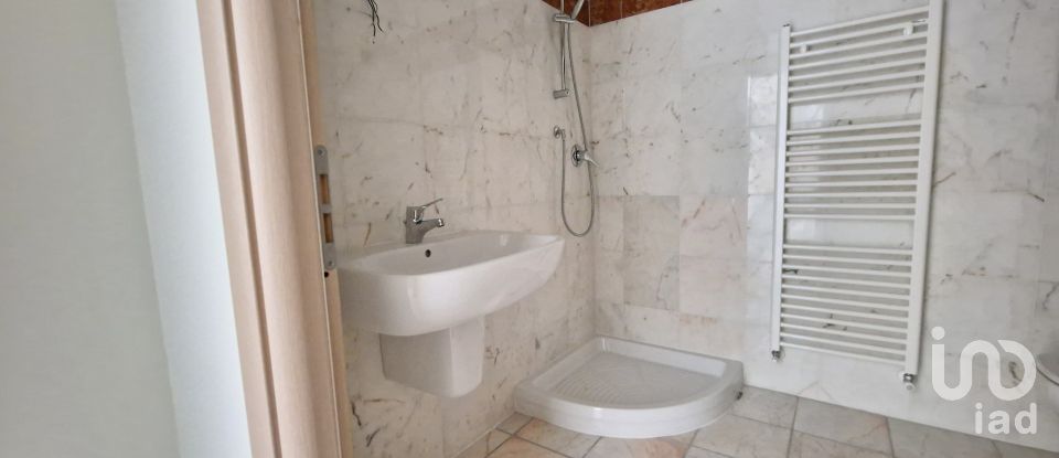 Two-room apartment of 64 m² in Genova (16133)