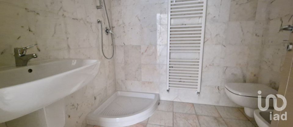 Two-room apartment of 64 m² in Genova (16133)