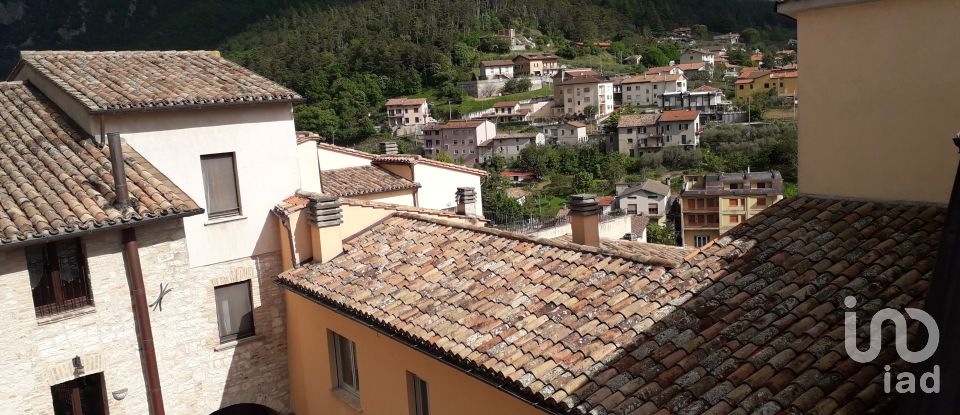 Costruzione di 800 m² in Gualdo Tadino (06023)