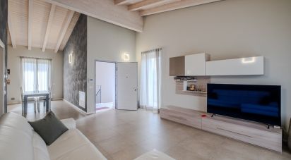 Loft 7 locali di 161 m² a Castiglione delle Stiviere (46043)
