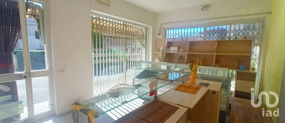 Shop / premises commercial of 115 m² in Mathi (10075)