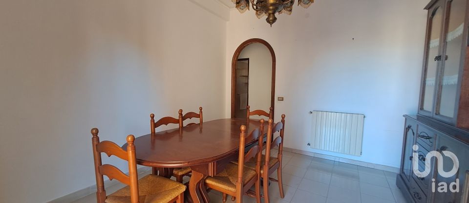 Apartment 8 rooms of 132 m² in Palermo (90124)