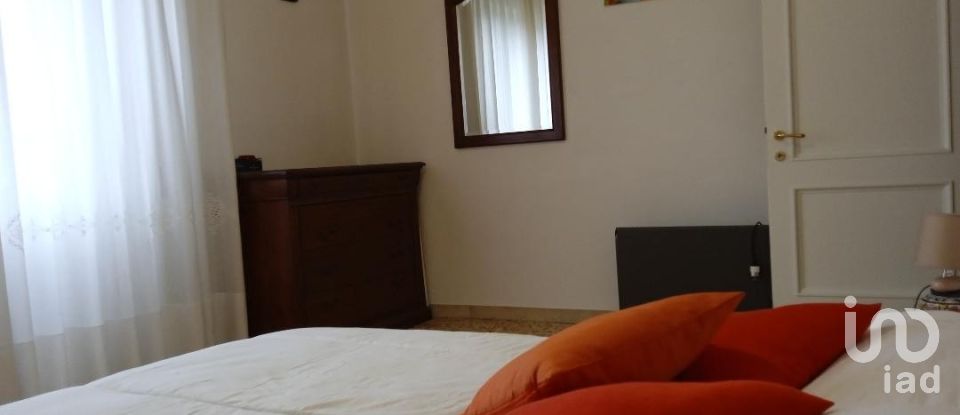 Villa Bifamiliare 11 locali di 185 m² in Acquapendente (01021)