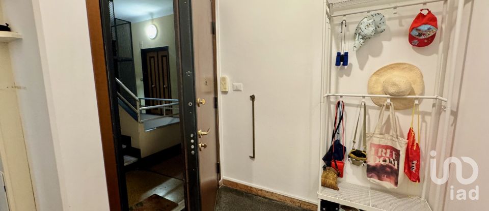 Three-room apartment of 73 m² in Genova (16143)