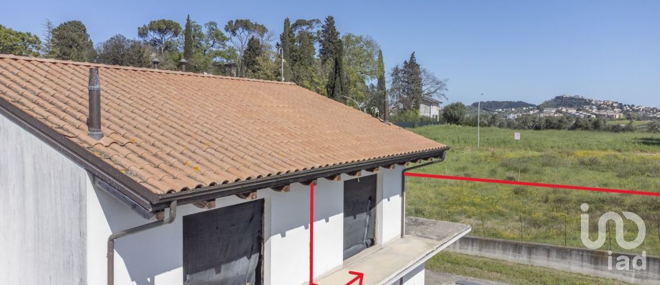Villa Bifamiliare 9 locali di 170 m² in Osimo (60027)