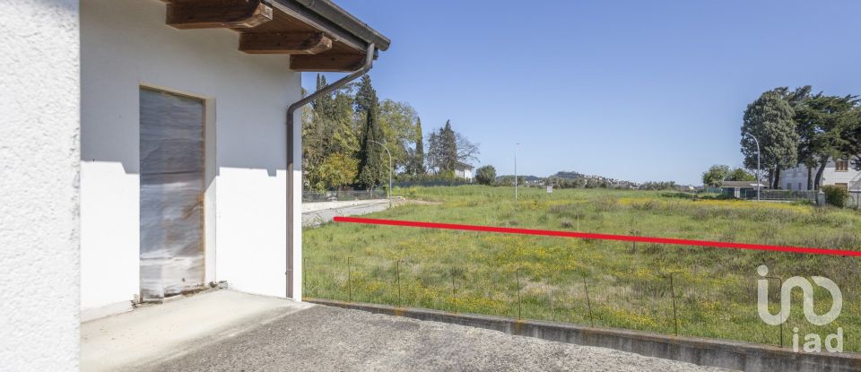 Villa Bifamiliare 9 locali di 170 m² in Osimo (60027)