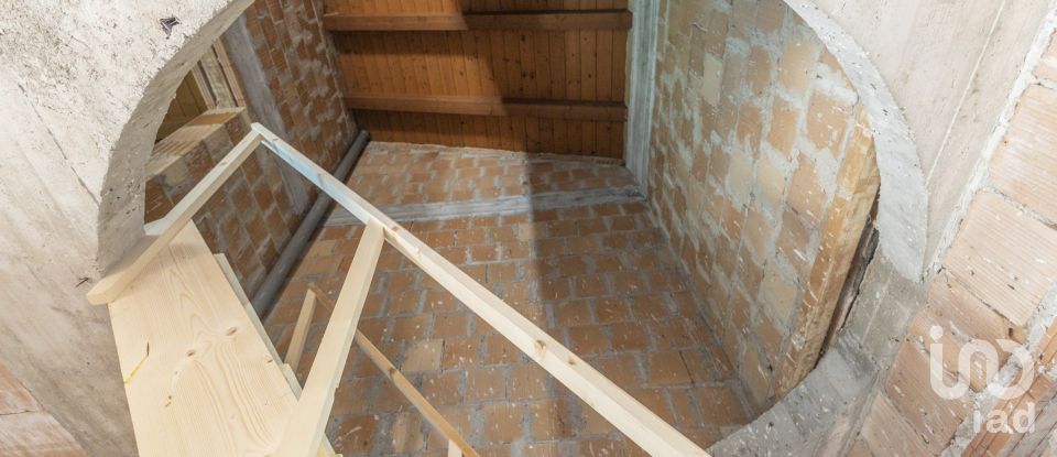 Villa Bifamiliare 9 locali di 170 m² in Osimo (60027)