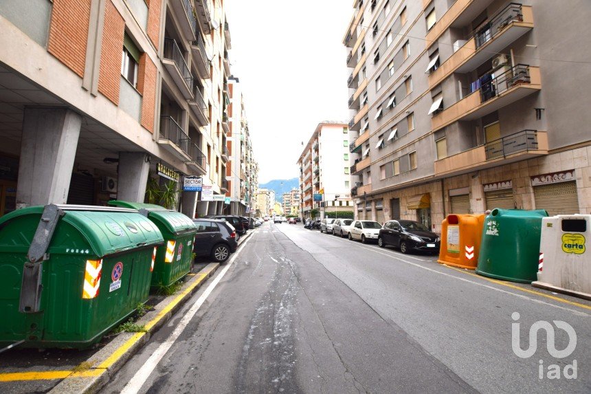 Varie superfici di 1.702 m² in Genova (16138)