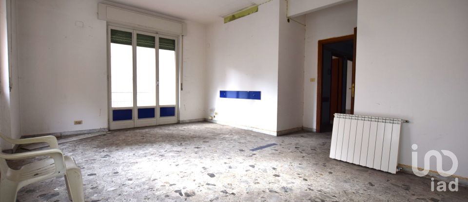Varie superfici di 1.702 m² in Genova (16138)