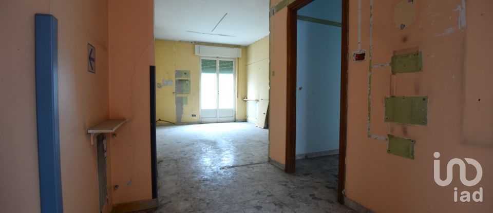 Varie superfici di 1.702 m² in Genova (16138)
