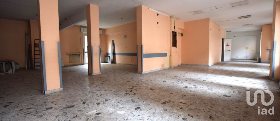Varie superfici di 1.702 m² in Genova (16138)