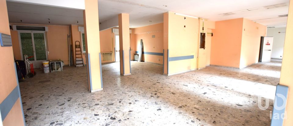 Varie superfici di 1.702 m² in Genova (16138)