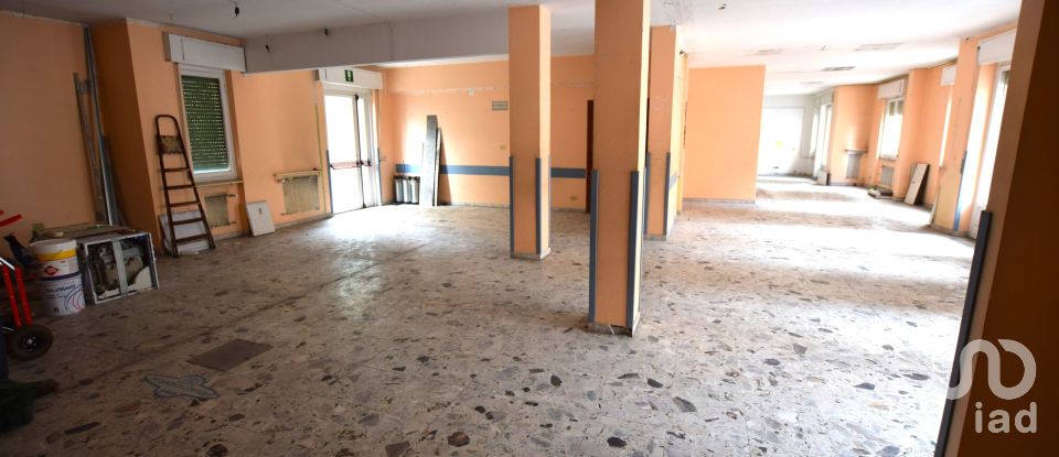 Varie superfici di 1.702 m² in Genova (16138)