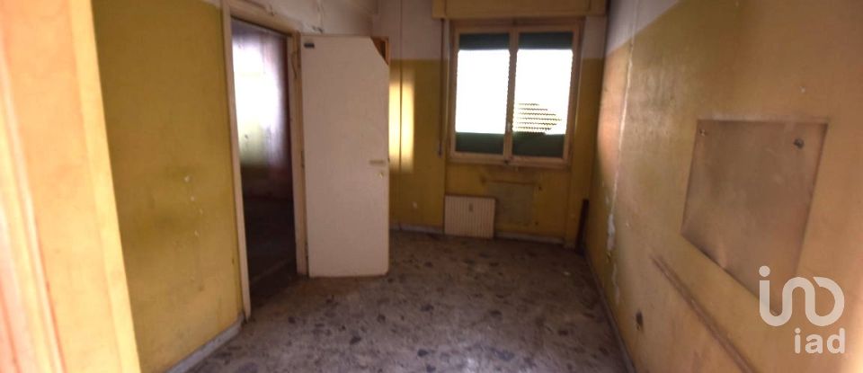 Varie superfici di 1.702 m² in Genova (16138)
