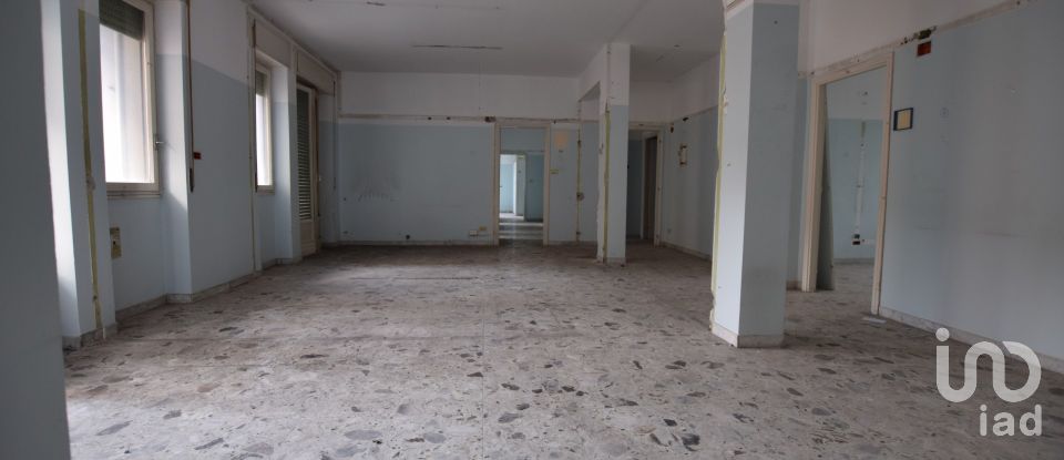 Varie superfici di 1.702 m² in Genova (16138)