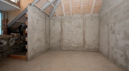 Loft 4 locali di 90 m² a Genova (16159)