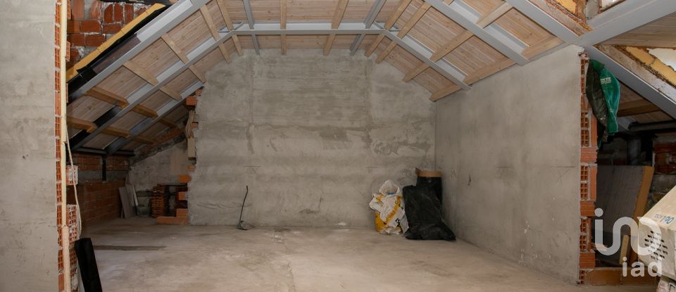 Loft 4 locali di 90 m² a Genova (16159)