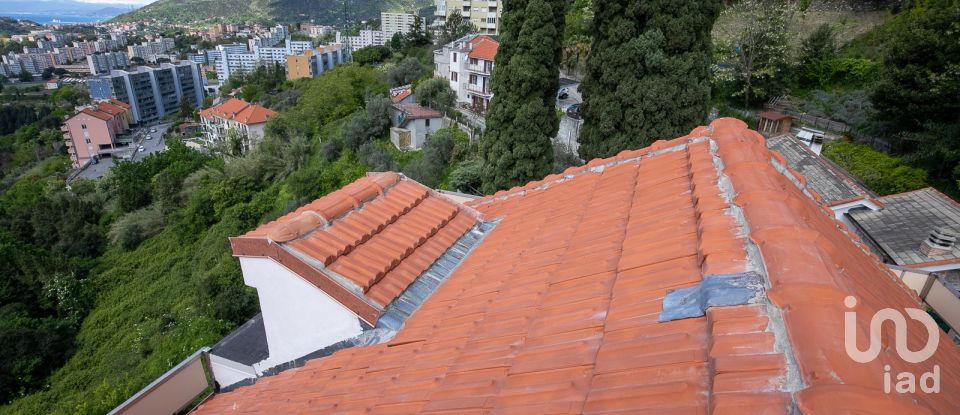 Loft 4 locali di 90 m² a Genova (16159)