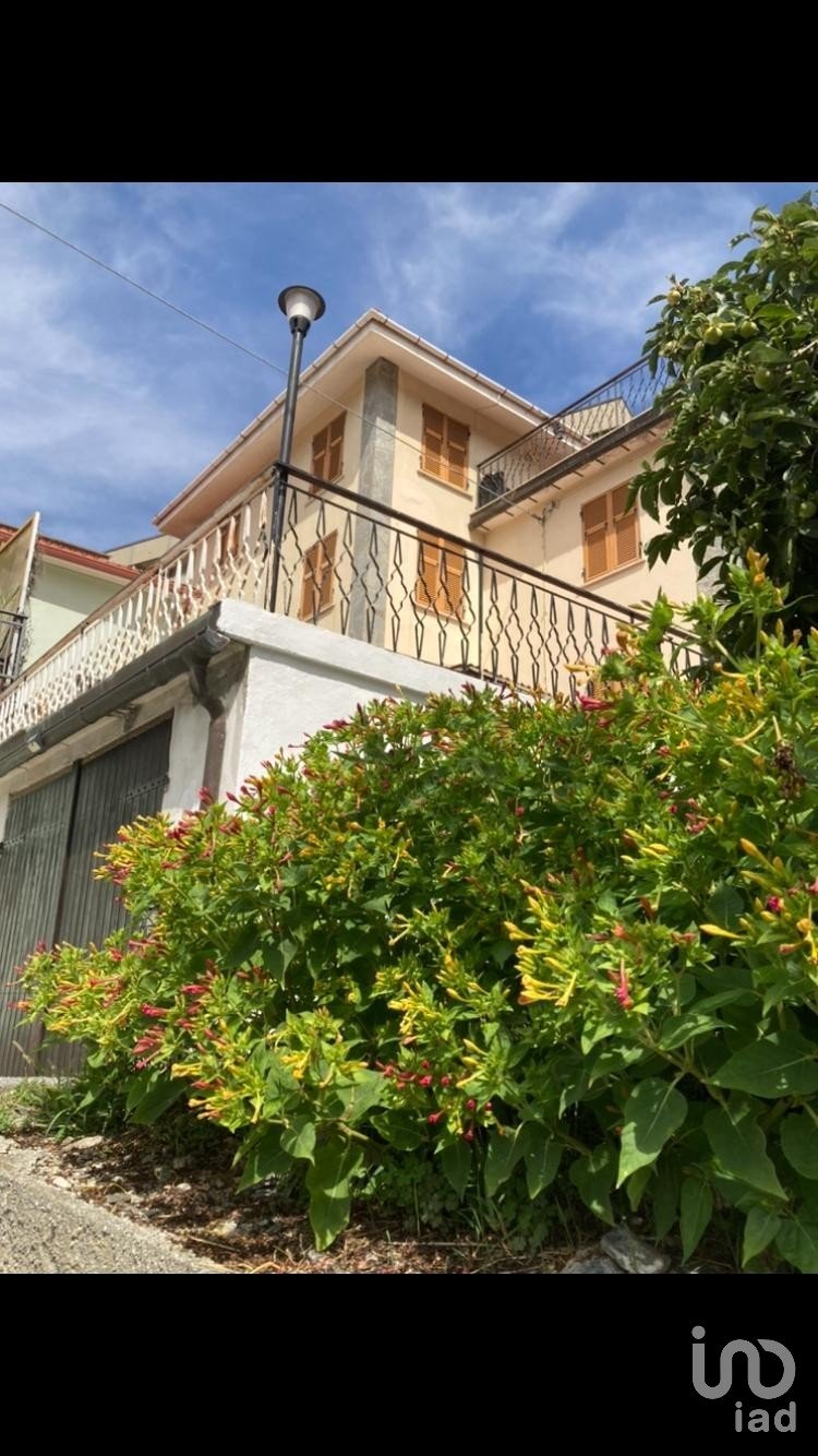 House boat 5 rooms of 200 m² in Genova (16159)