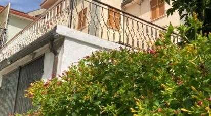 Villa Bifamiliare 5 locali di 200 m² in Genova (16159)