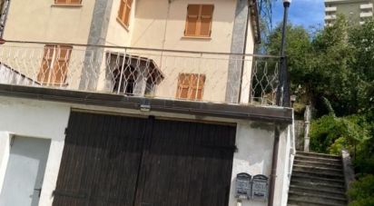 Villa Bifamiliare 5 locali di 200 m² in Genova (16159)