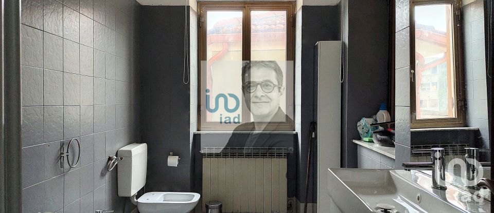 House boat 5 rooms of 200 m² in Genova (16159)