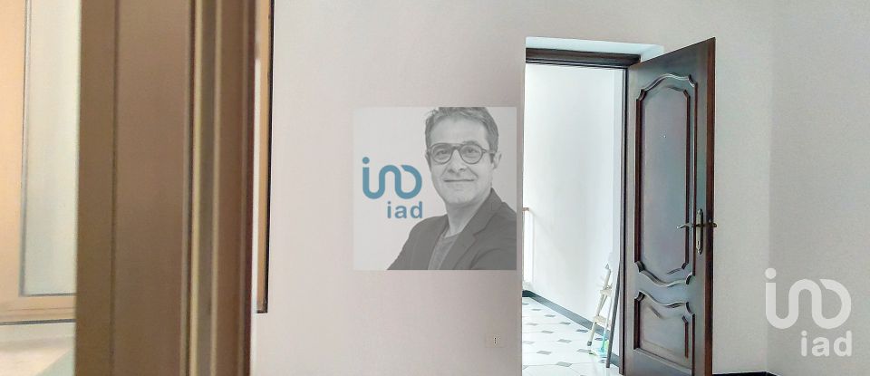 House boat 5 rooms of 200 m² in Genova (16159)