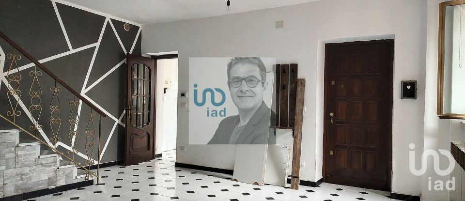 House boat 5 rooms of 200 m² in Genova (16159)