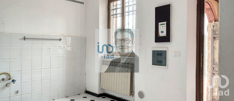 House boat 5 rooms of 200 m² in Genova (16159)