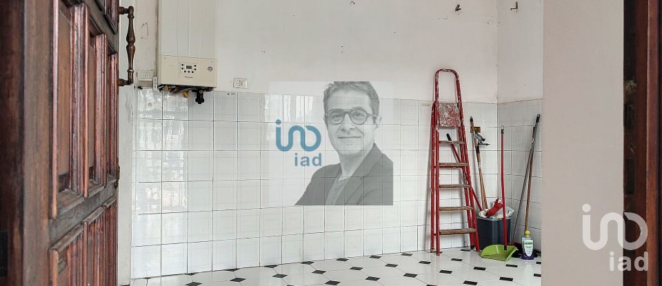 House boat 5 rooms of 200 m² in Genova (16159)