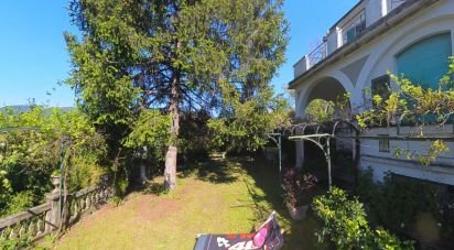 Casale 15 locali di 310 m² in Genova (16162)