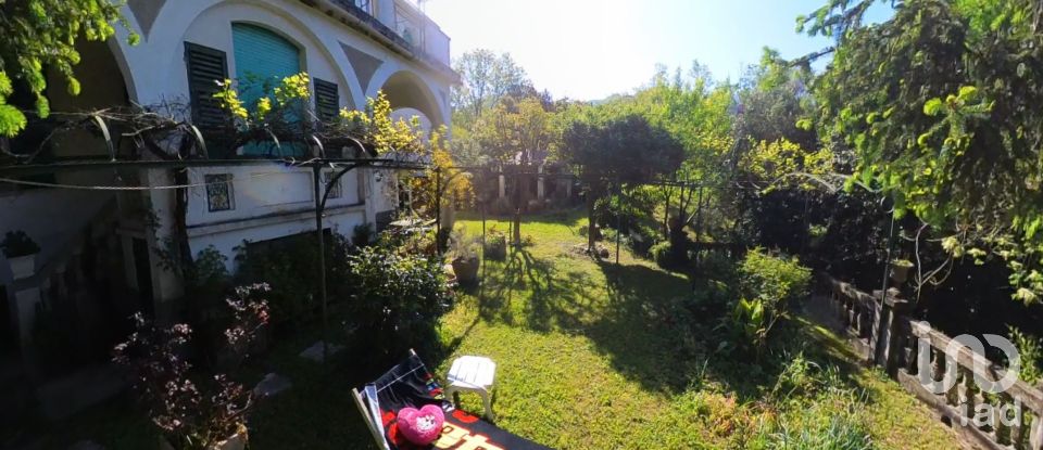 Casale 15 locali di 310 m² in Genova (16162)