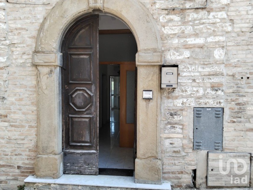 Four-room apartment of 78 m² in Pergola (61045)