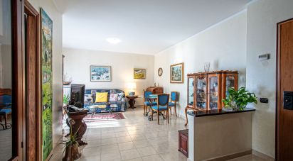 Trilocale di 90 m² a Genova (16131)