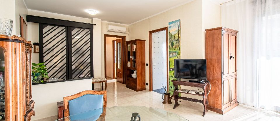 Three-room apartment of 90 m² in Genova (16131)