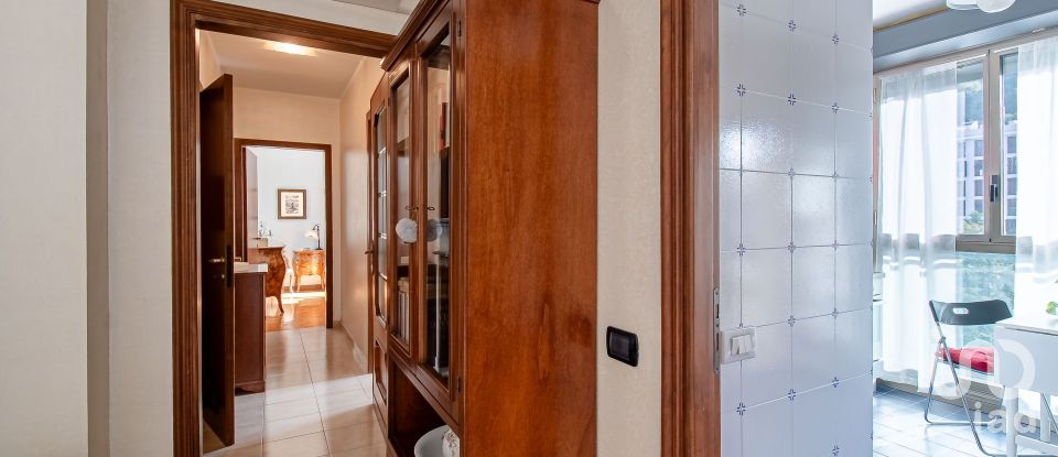 Three-room apartment of 90 m² in Genova (16131)