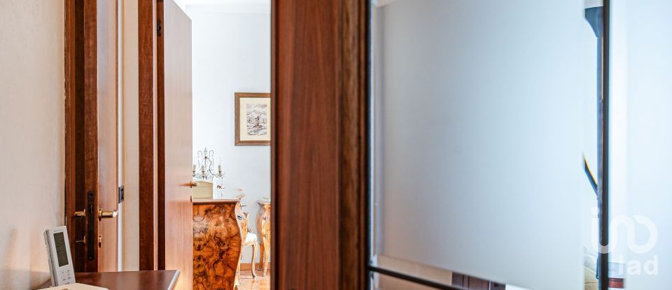 Three-room apartment of 90 m² in Genova (16131)