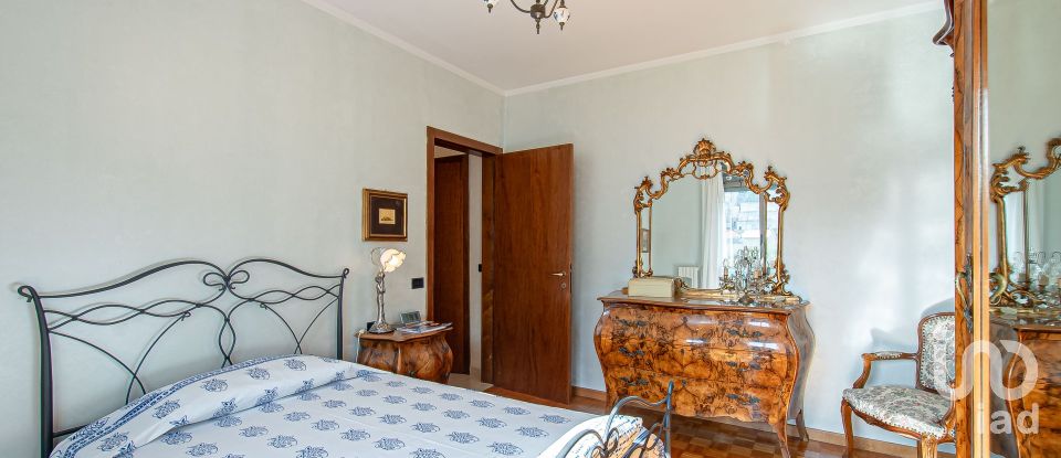 Three-room apartment of 90 m² in Genova (16131)