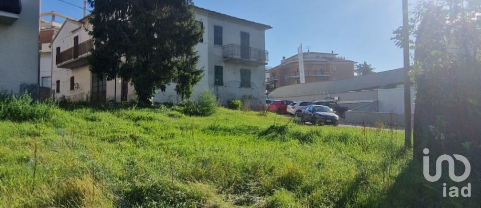 Terreno di 1.160 m² in Osimo (60027)