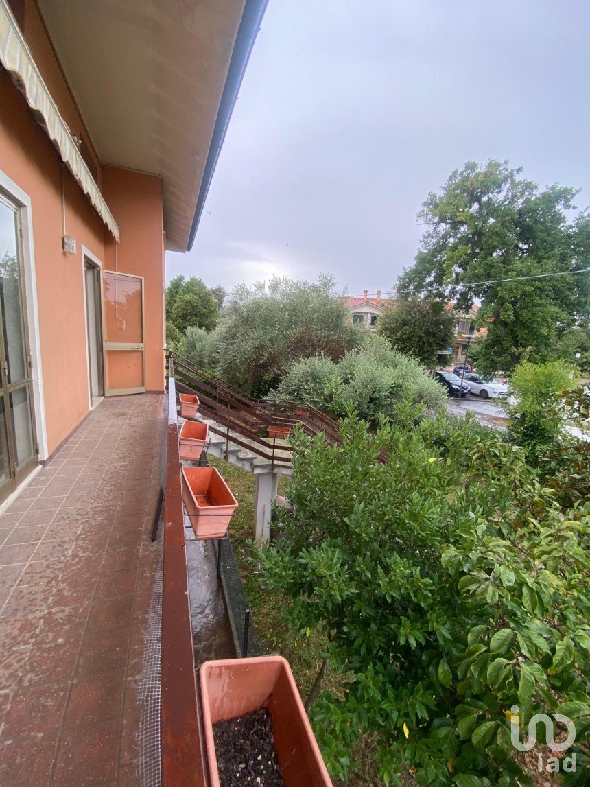 Appartamento 7 locali di 211 m² a Cartoceto (61030)