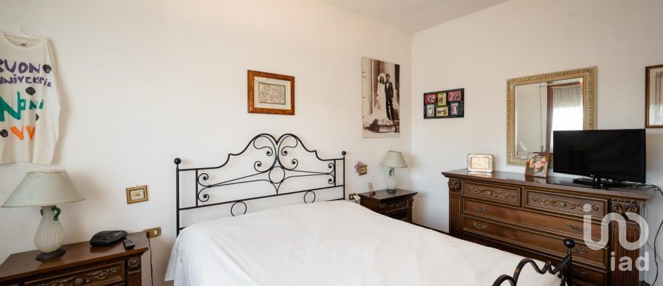 Casale 14 locali di 355 m² in Campi Bisenzio (50013)