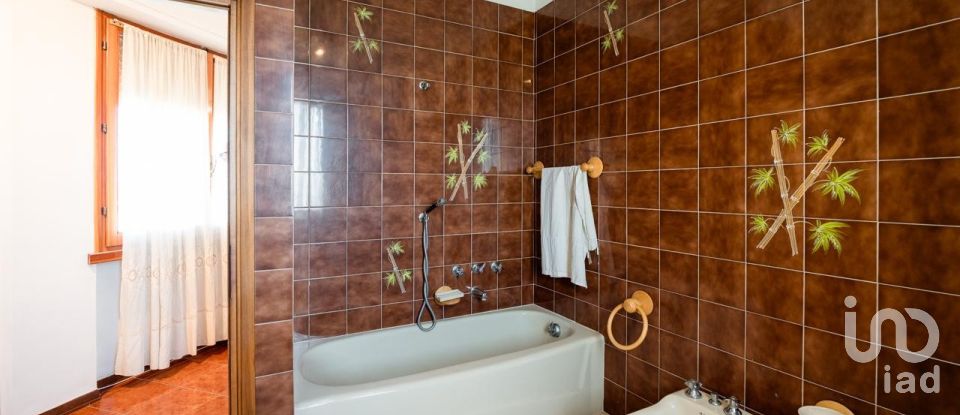 Casale 14 locali di 355 m² in Campi Bisenzio (50013)