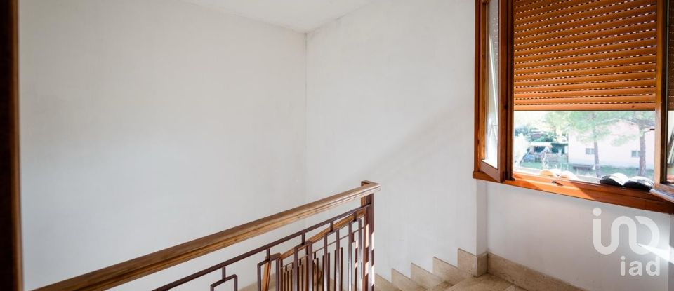 Casale 14 locali di 355 m² in Campi Bisenzio (50013)