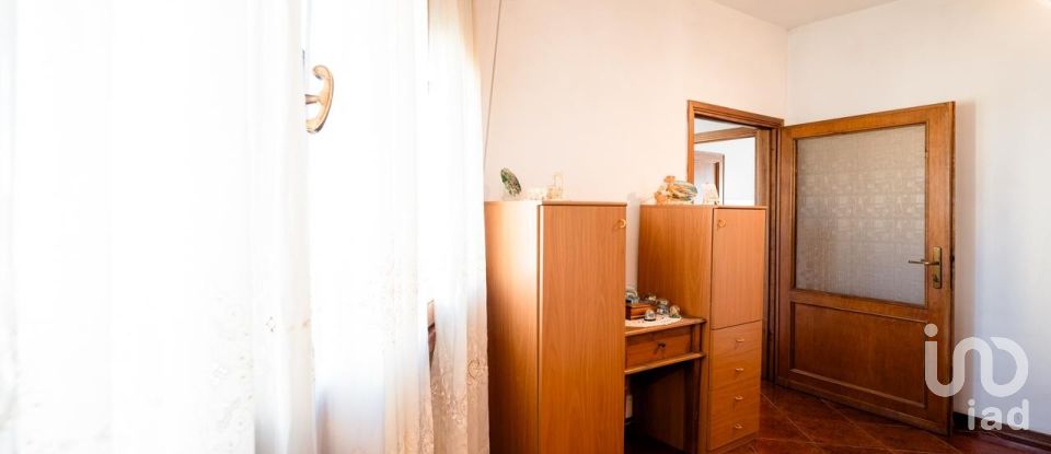 Casale 14 locali di 355 m² in Campi Bisenzio (50013)