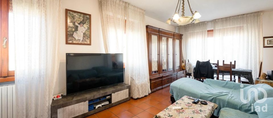 Casale 14 locali di 355 m² in Campi Bisenzio (50013)